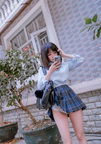 穿条纹睡衣的男孩