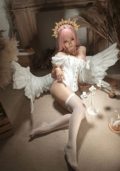 双胞胎姐妹齐上阵许多人物